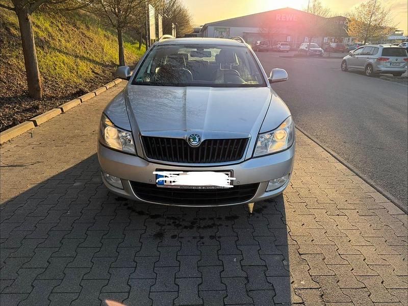 Gebraucht Skoda Octavia Elegance 140 PS (102 kW) 2011 Silber Kombi