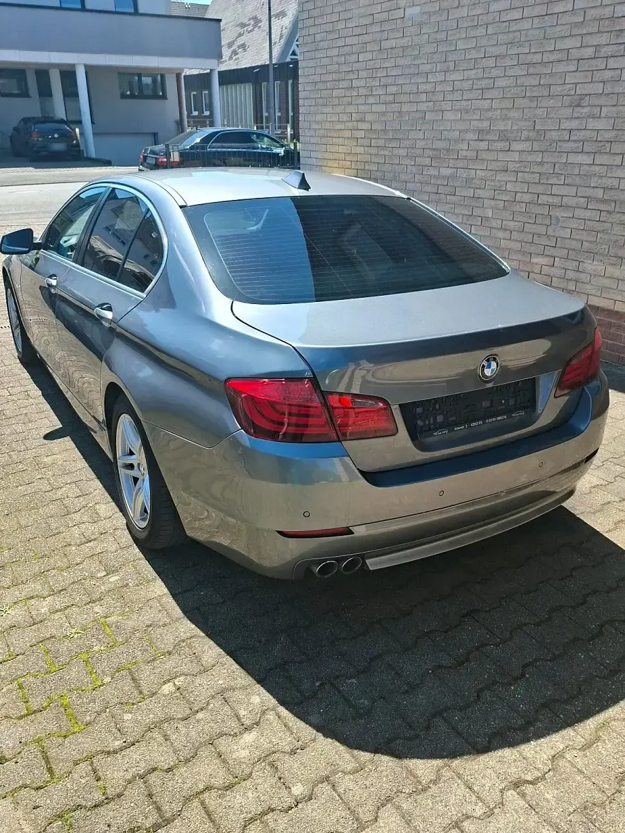 Gebraucht BMW 530 258 PS (189 kW) 2012 Grau Limousine