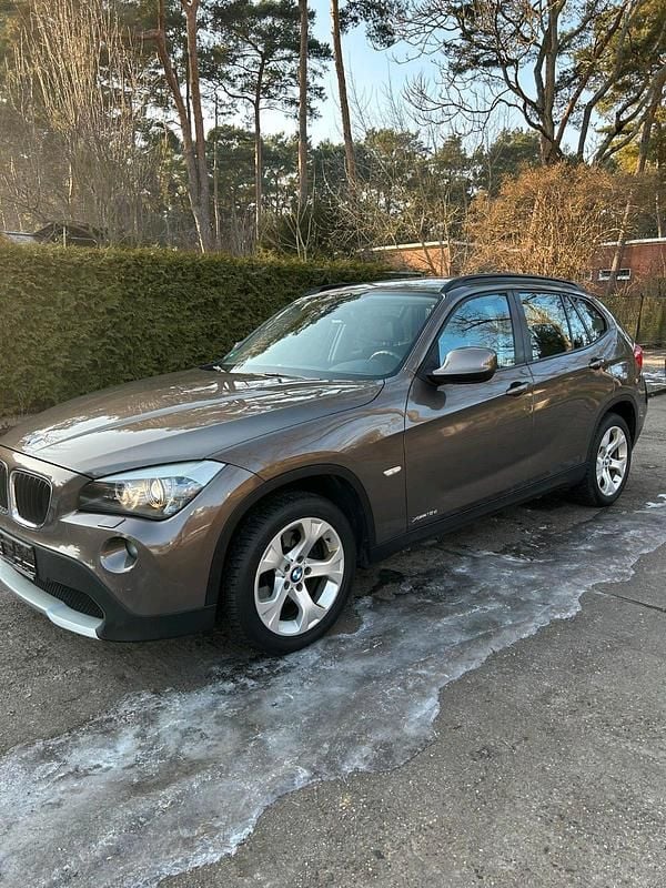 Andere farben Gebraucht 2011 BMW X1 xLine SUV | 7.850 € (Superpreis) - Bild 1/4