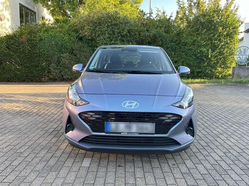 Blau Gebraucht 2024 Hyundai i10 Trend Kleinwagen | 14.500 € (Guter Preis) - Bild 1/4