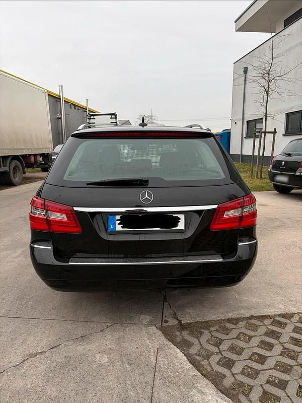 Gebraucht Mercedes E220 Avantgarde 170 PS (125 kW) 2011 Schwarz Kombi