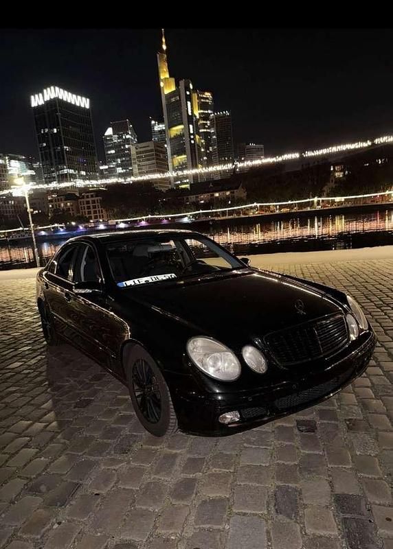 Gebraucht Mercedes E220 Classic 408 PS (300 kW) 2002 Limousine