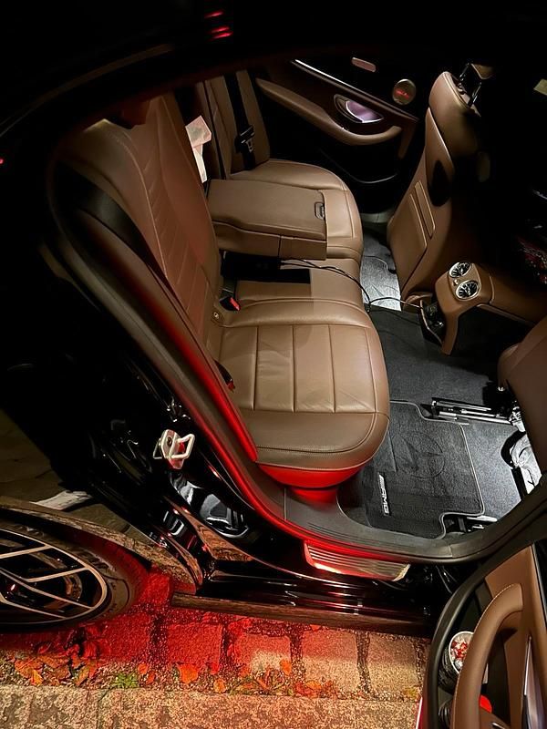 Second-hand Mercedes E220 197 CP (144 kW) 2022 Negru Berlinǎ