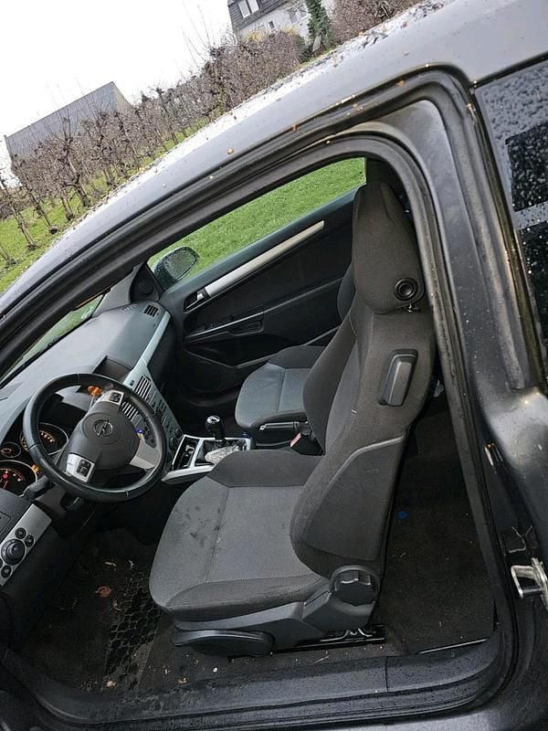 Gebraucht Opel Astra 101 PS (74 kW) 2009 Grau Coupé