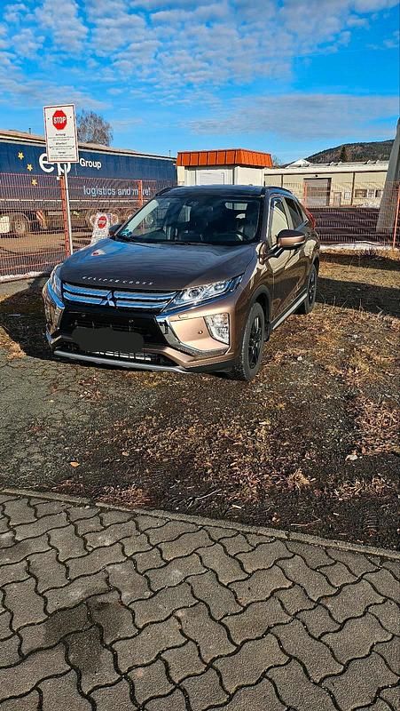 Używany Mitsubishi Eclipse Cross Top 163 KM (119 kW) 2018 Brązowy SUV