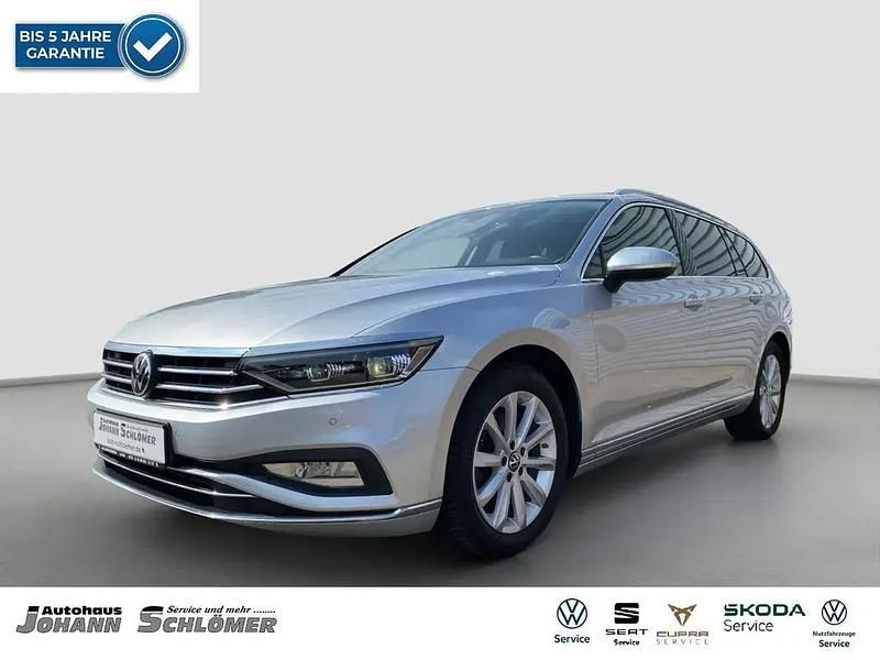 Reflexsilber Gebraucht 2021 VW Passat Elegance Kombi | 27.900 € - Bild 1/4