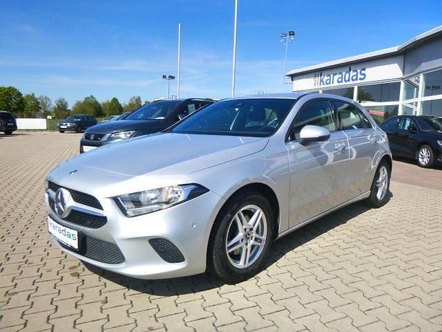 Gebraucht Mercedes A180 136 PS (100 kW) 2019 Silber Limousine