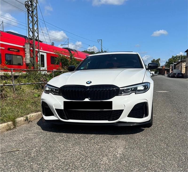 Weiß Gebraucht 2020 BMW 330 M Sport Limousine | 29.500 € - Bild 1/4