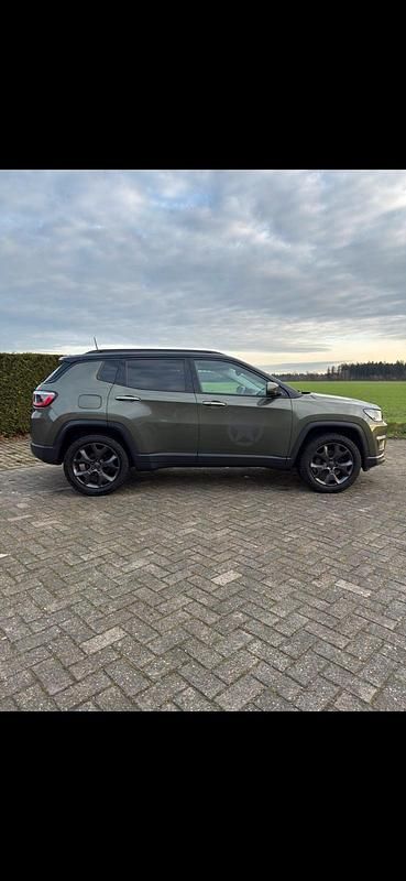 Gebraucht Jeep Compass Limited 140 PS (102 kW) 2018 Grün SUV