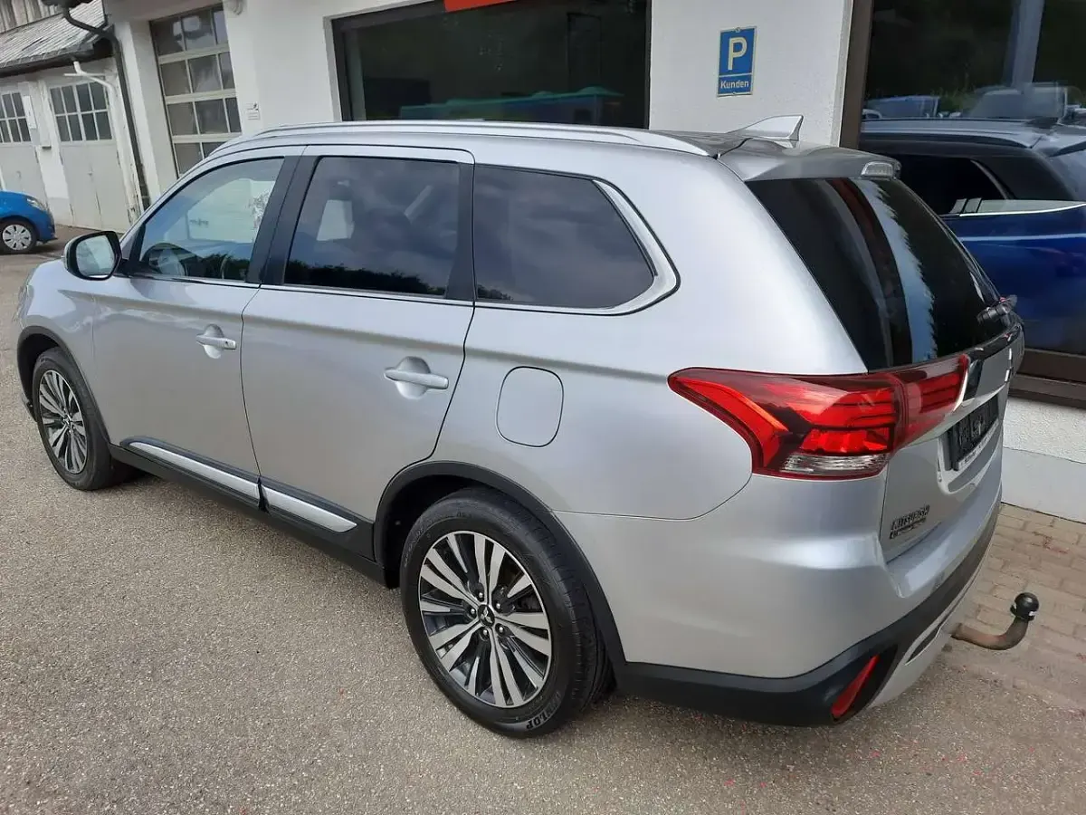 Gebraucht Mitsubishi Outlander Active 150 PS (110 kW) 2018 Silber SUV