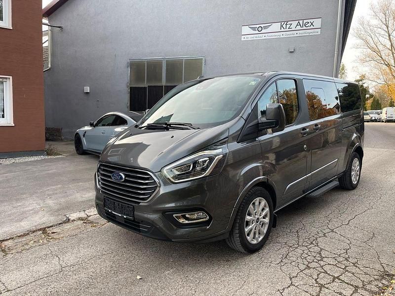 Grau Gebraucht 2021 Ford Tourneo Titanium Van / Kleinbus | 32.700 € (Guter Preis) - Bild 1/4
