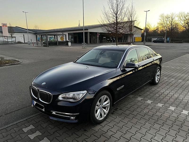 Blau Gebraucht 2013 BMW 730L Limousine | 22.999 € (Fairer Preis) - Bild 1/4