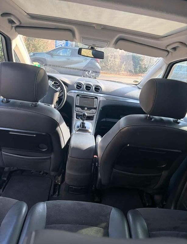 Gebraucht Ford S-MAX Titanium 140 PS (102 kW) 2010 Grau Van / Kleinbus