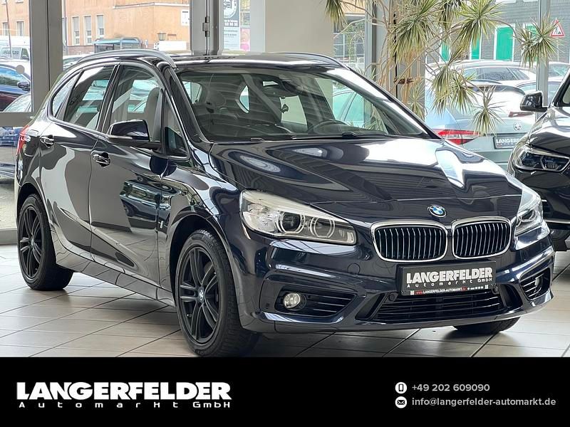 Imperialblau brillanteffekt metalli Gebraucht 2017 BMW 225 Active Tourer Sport Line Van / Kleinbus | 16.500 € (Fairer Preis) - Bild 1/4