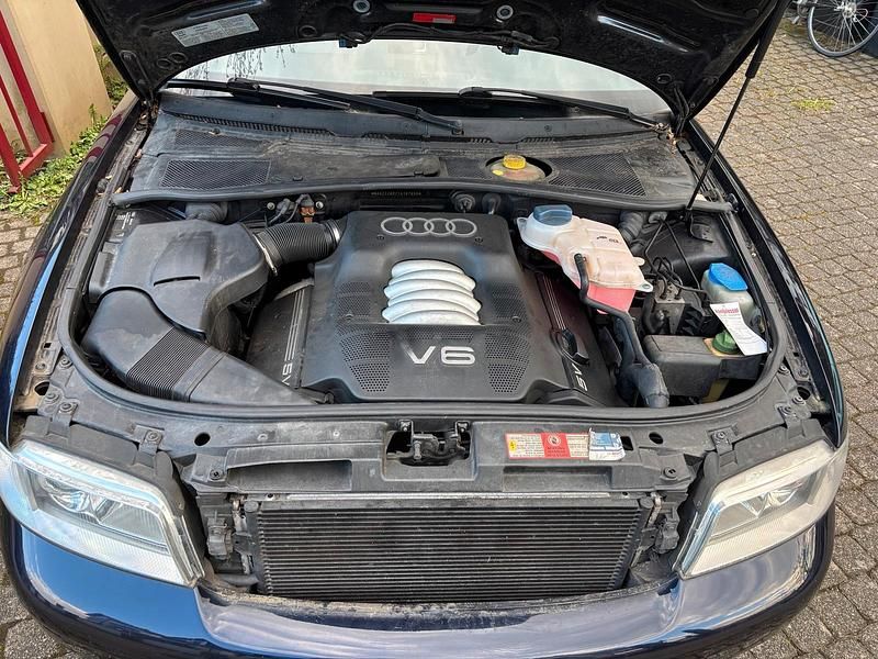 Second-hand Audi A4 164 CP (120 kW) 2000 Albastru Berlinǎ