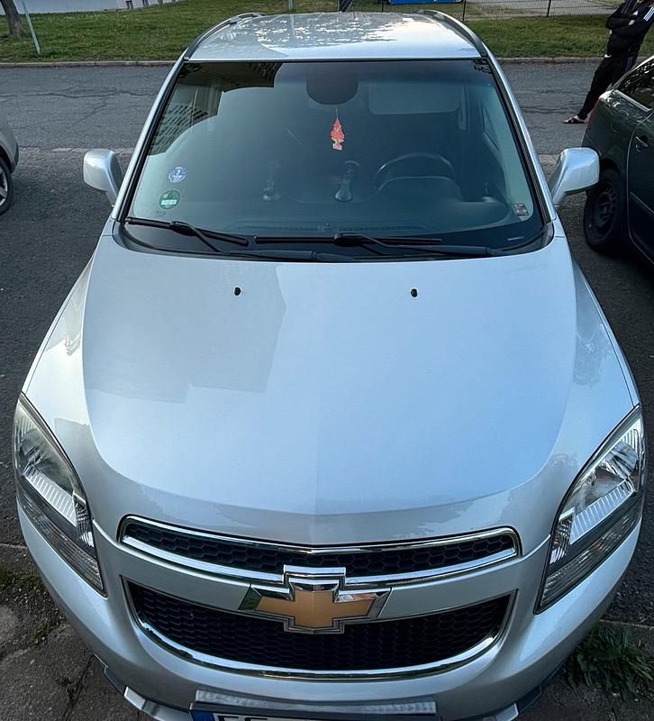 Gebraucht Chevrolet Orlando 140 PS (102 kW) 2013 Silber Van / Kleinbus