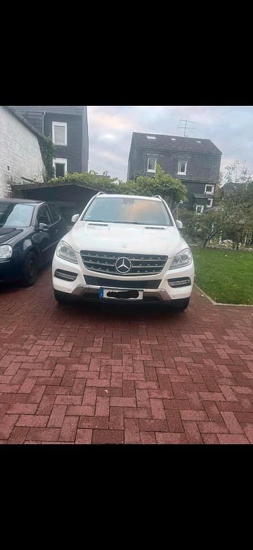 Gebraucht Mercedes ML350 258 PS (189 kW) 2012 Weiß SUV