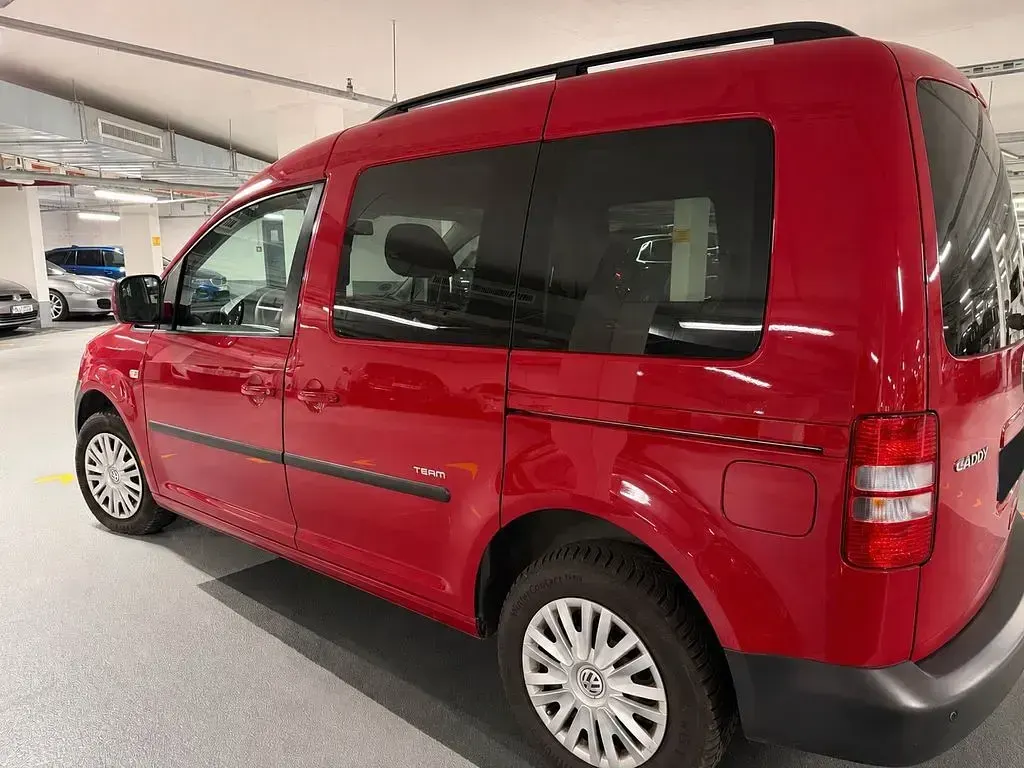 Gebraucht VW Caddy Team 86 PS (63 kW) 2015 Rot Van / Kleinbus
