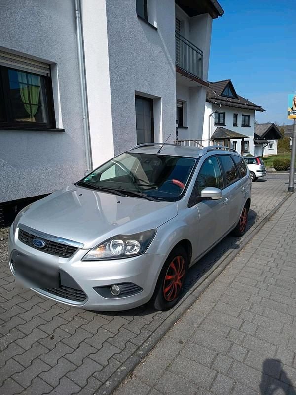 Gebraucht Ford Focus 101 PS (74 kW) 2010 Silber Kombi