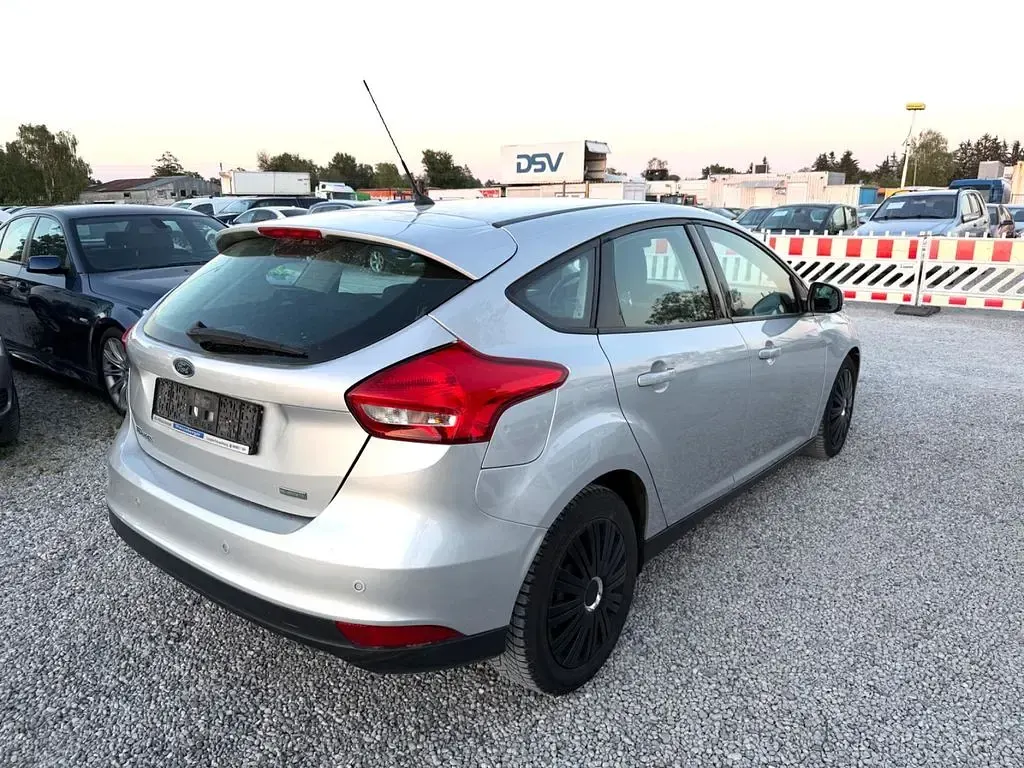 Gebraucht Ford Focus 125 PS (91 kW) 2015 Silber Limousine