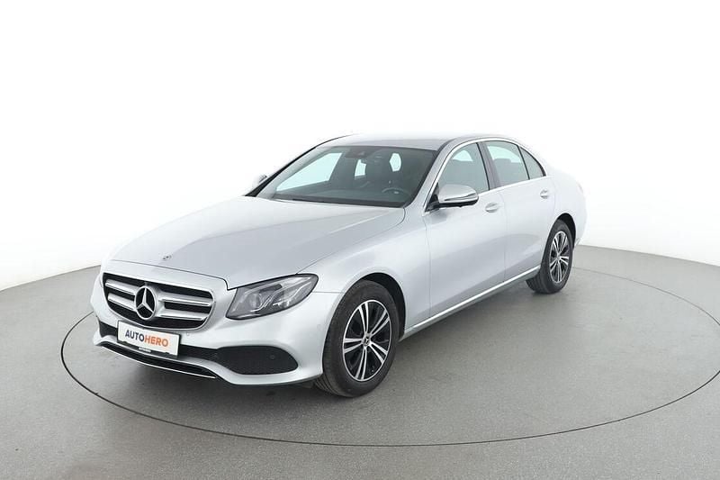 Grau Gebraucht 2018 Mercedes E220 Avantgarde Limousine | 27.050 € (Fairer Preis) - Bild 1/3
