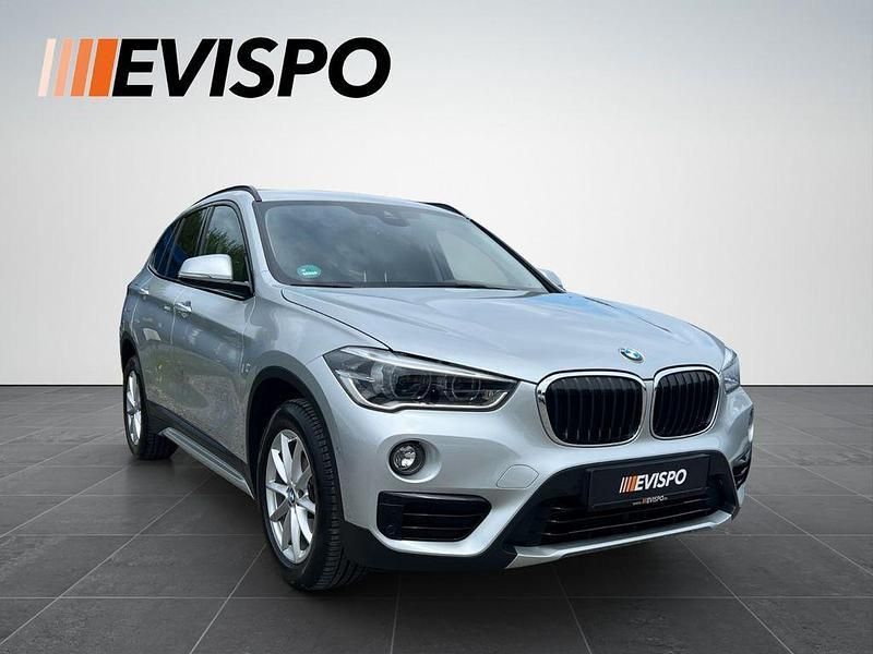 Silber Gebraucht 2018 BMW X1 Sport Line SUV | 17.440 € (Superpreis) - Bild 1/4