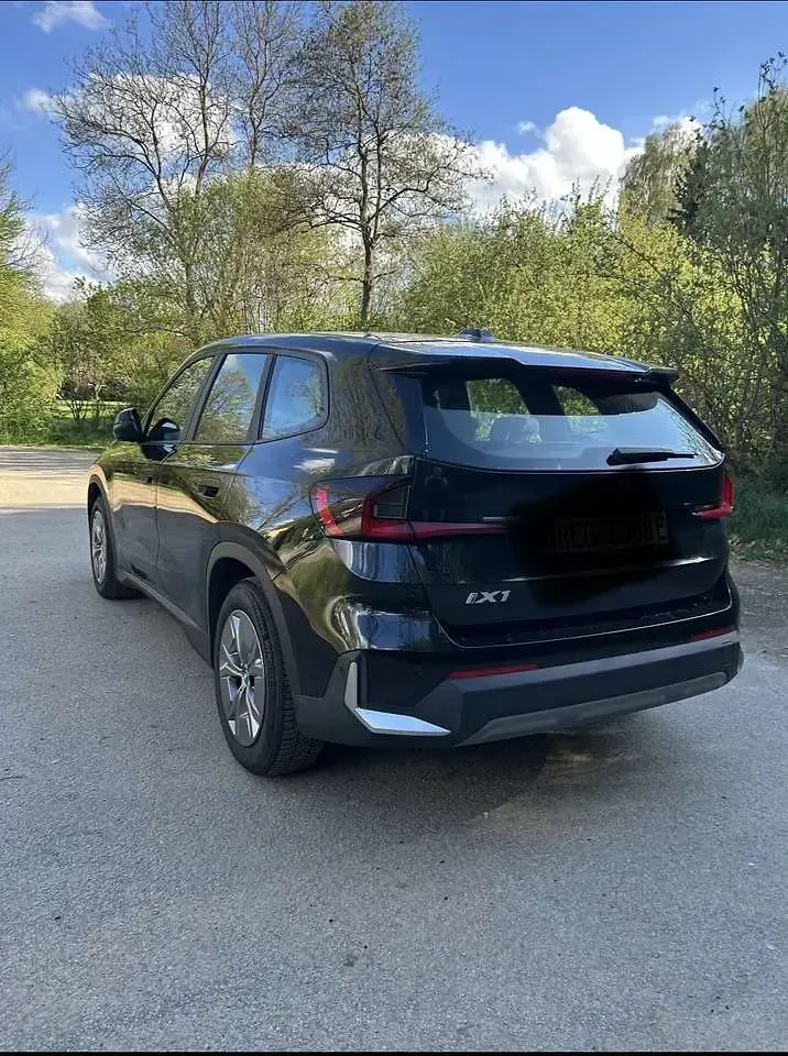 Używany BMW iX1 230 kW (313 KM) 2023 Czarny SUV