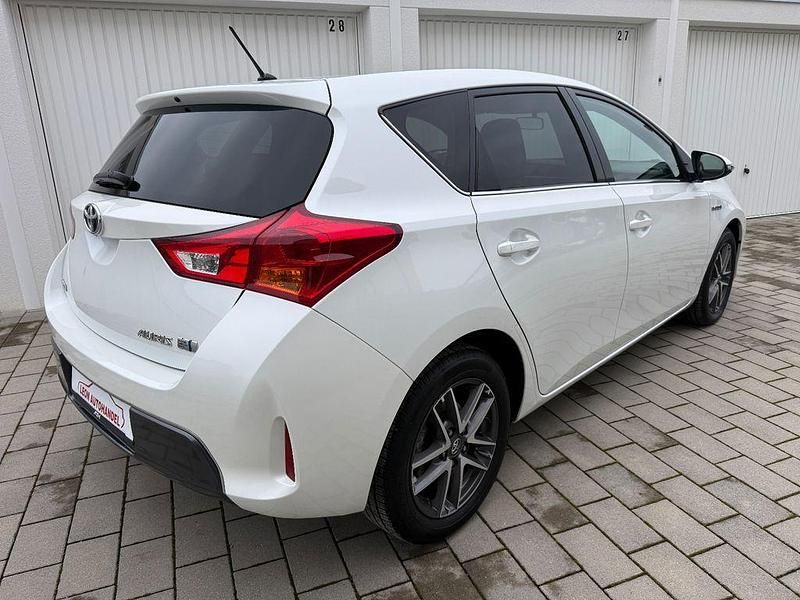Gebraucht Toyota Auris Hybrid Edition 99 PS (72 kW) 2014 Weiß Limousine