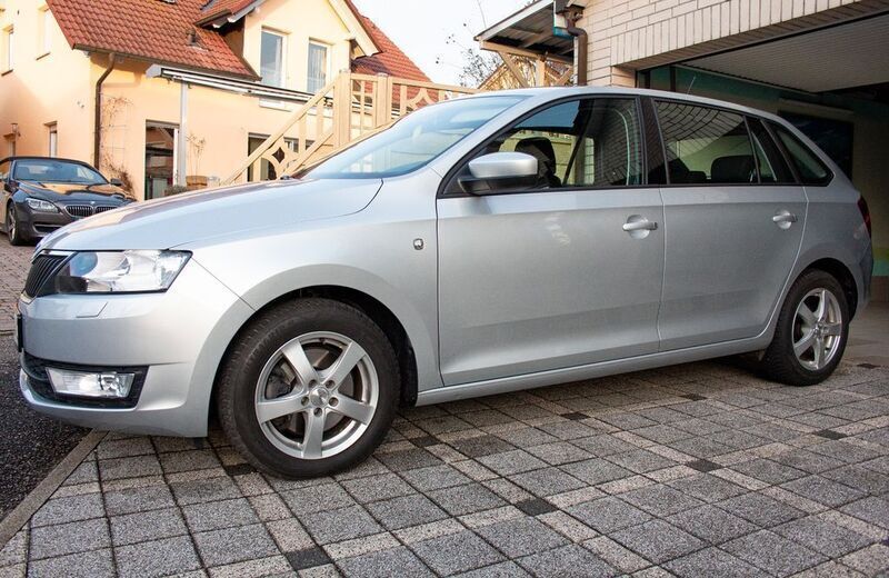 Silber Gebraucht 2015 Skoda Rapid Limousine | 10.800 € (Fairer Preis) - Bild 1/4