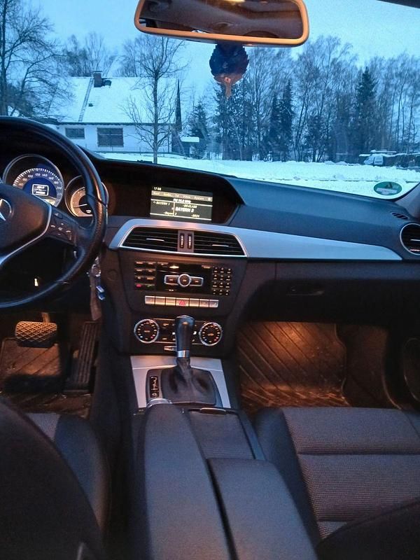 Gebraucht Mercedes C300 231 PS (169 kW) 2012 Schwarz Kombi