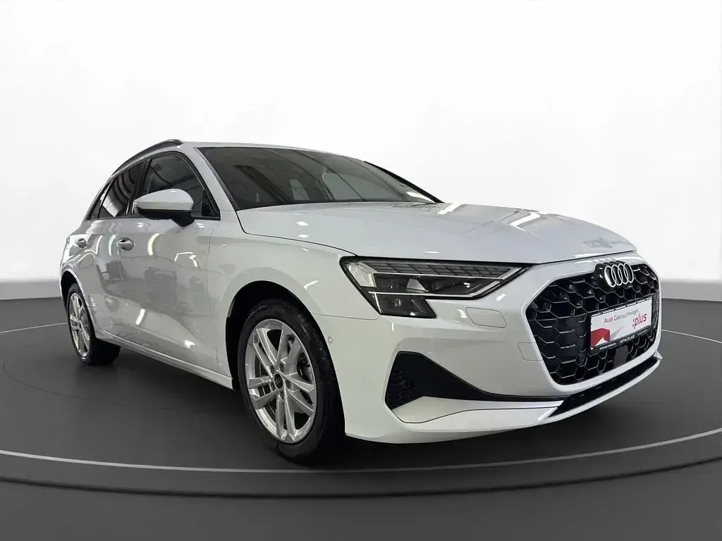 Gebraucht Audi A3 Advanced Plus 116 PS (85 kW) 2025 Gletscherweiß metallic Limousine