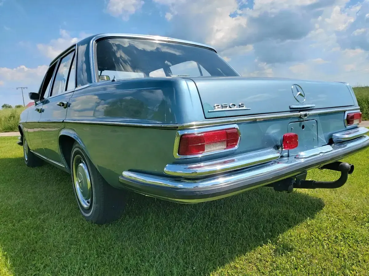 Gebraucht Mercedes S250 113 PS (83 kW) 1967 Blau Limousine