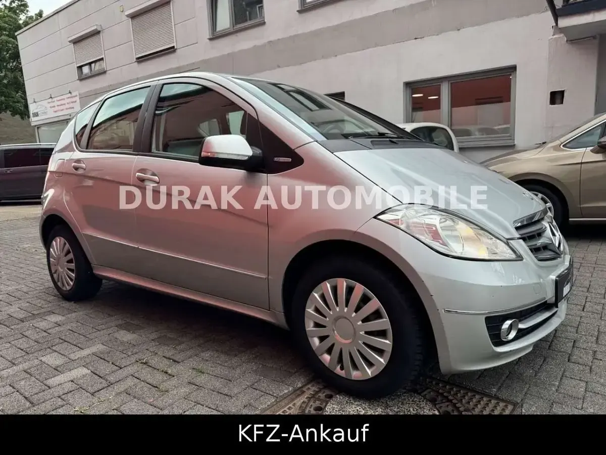 Gebraucht Mercedes A160 95 PS (69 kW) 2011 Silber Limousine
