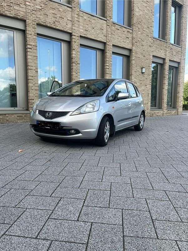 Grau Gebraucht 2007 Honda Jazz Kleinwagen | 2.200 € (Etwas zu teuer) - Bild 1/4