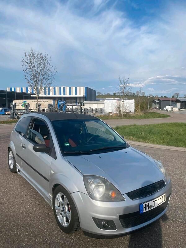 Silber Gebraucht 2004 Ford Fiesta Kleinwagen | 1.800 € (Etwas zu teuer) - Bild 1/4