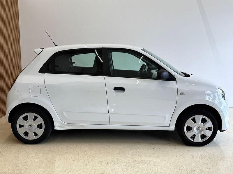 Second-hand Renault Twingo Expression 71 CP (52 kW) 2014 Alb Hatchback