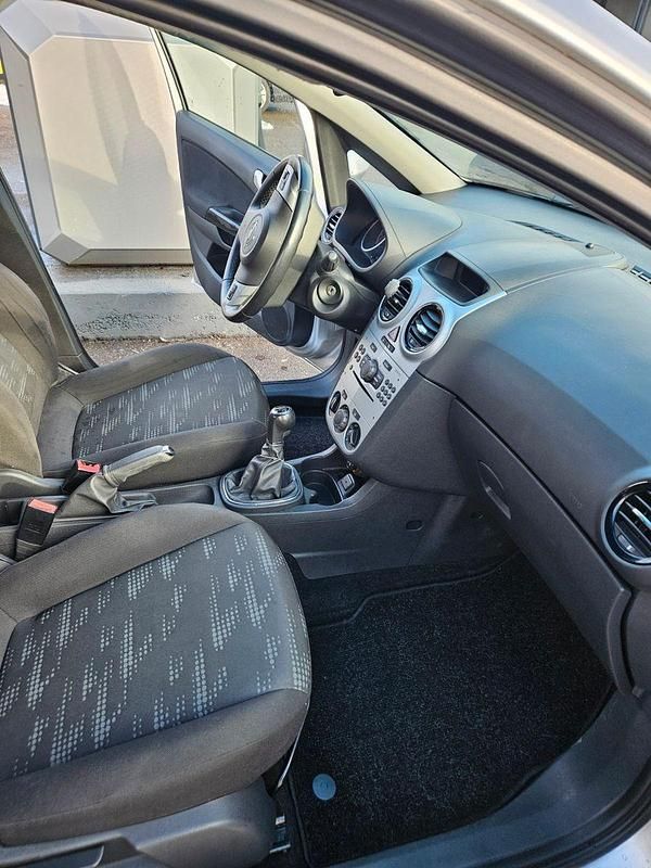 Gebraucht Opel Corsa Color Edition 87 PS (63 kW) 2011 Grau Kleinwagen