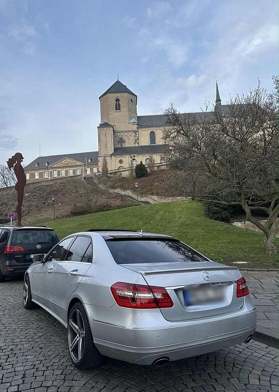 Gebraucht Mercedes E350 231 PS (169 kW) 2025 Silber Limousine