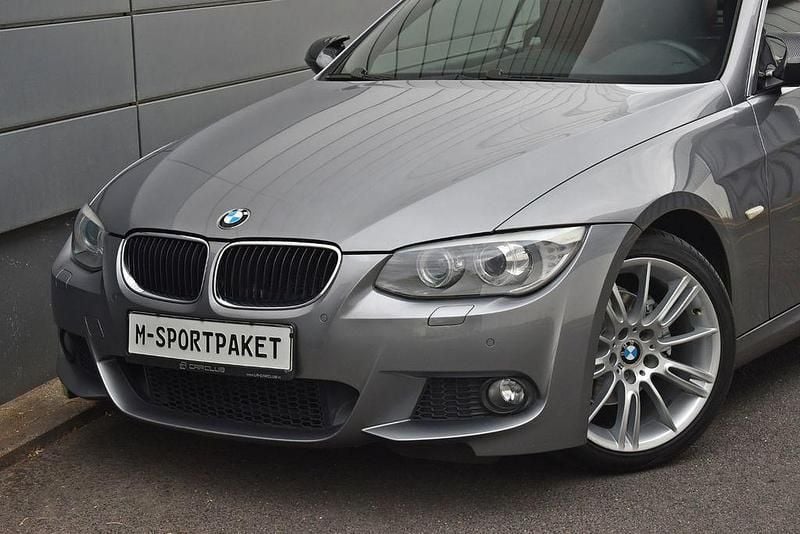 Grau Gebraucht 2010 BMW 320 Cabriolet M Sport Cabrio | 13.991 € (Fairer Preis) - Bild 1/4