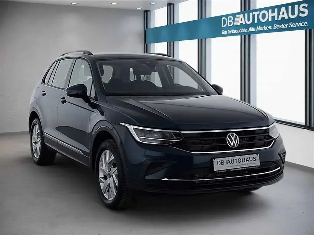 Gebraucht VW Tiguan Life 150 PS (110 kW) 2024 Blau SUV