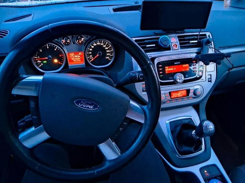 Gebraucht Ford Kuga 163 PS (119 kW) 2012 Weiß SUV