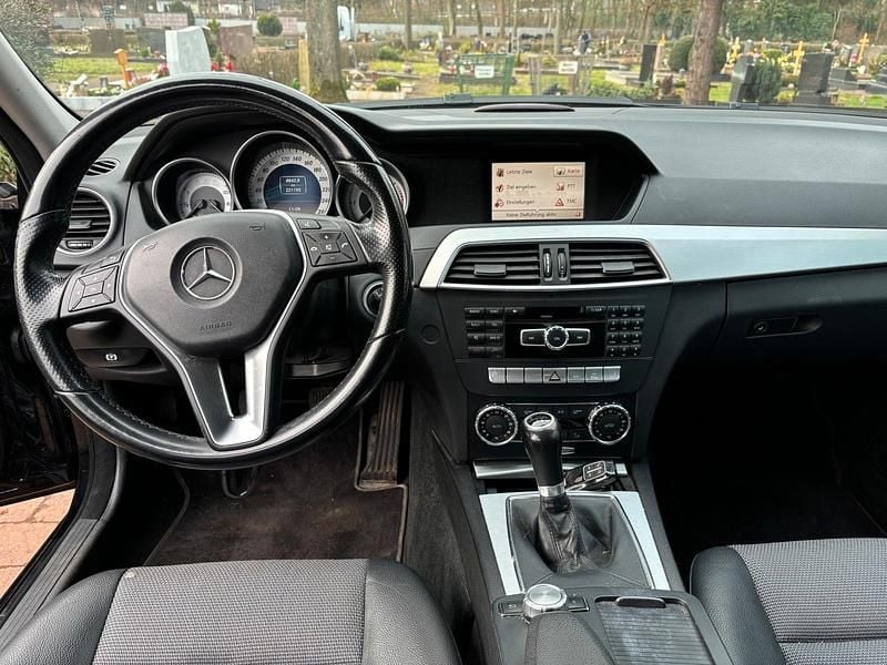 Gebraucht Mercedes C220 170 PS (125 kW) 2012 Schwarz Kombi