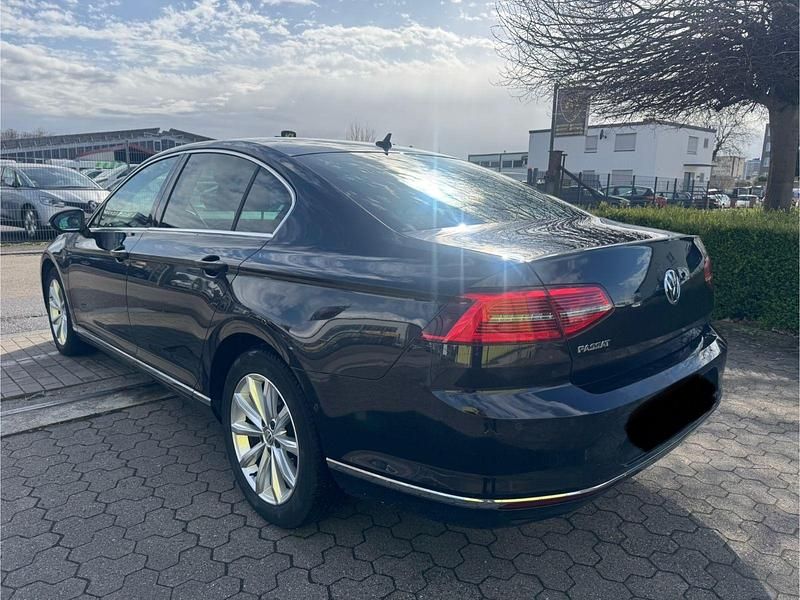 Gebraucht VW Passat Highline 150 PS (110 kW) 2018 Schwarz Limousine