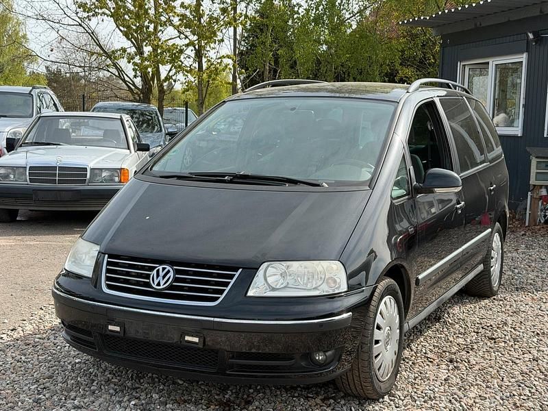 Second-hand VW Sharan 140 CP (102 kW) 2008 Negru Monovolum