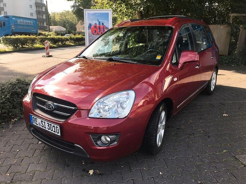 Rot Gebraucht 2008 Kia Carens EX Van / Kleinbus | 4.199 € (Etwas zu teuer) - Bild 1/4