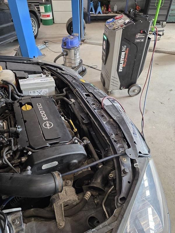 Gebraucht Opel Astra GTC 116 PS (85 kW) 2010 Blau Limousine