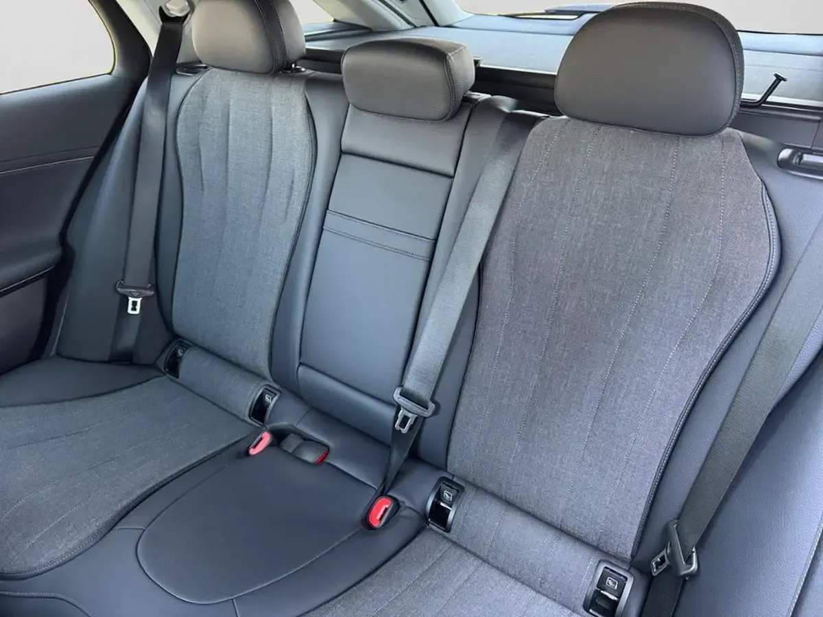 Gebraucht Mercedes E200 Avantgarde 204 PS (150 kW) 2025 Schwarz Kombi
