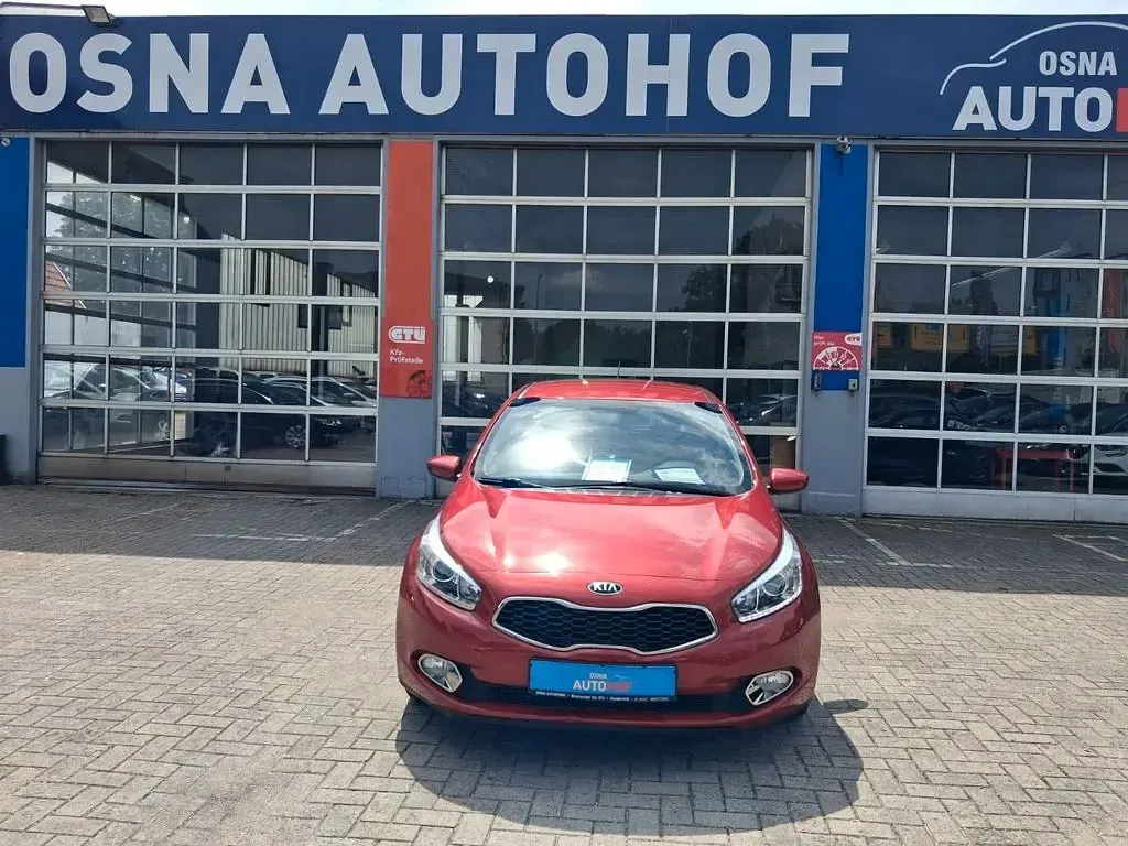 Gebraucht Kia Ceed 99 PS (72 kW) 2013 Rot Kleinwagen
