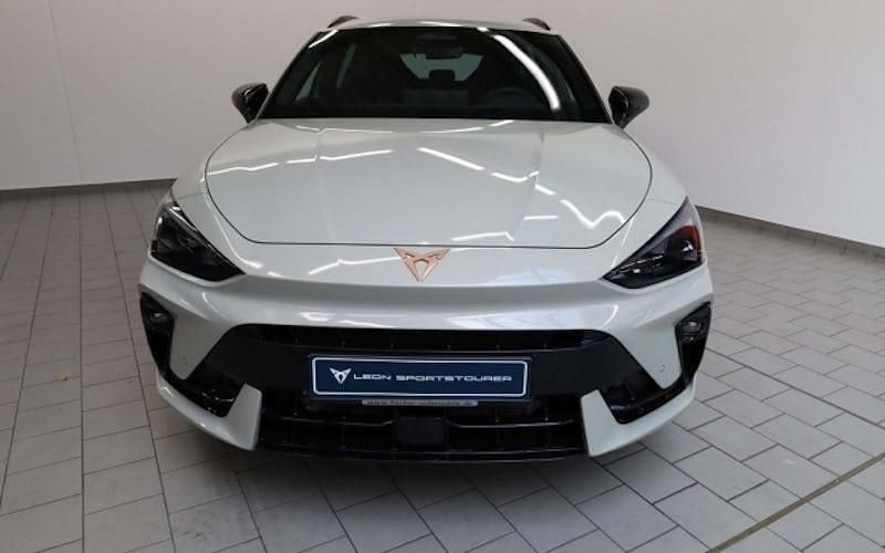 Neu Cupra Leon VZ 272 PS (200 kW) 2025 Taiga grau metallic Kombi