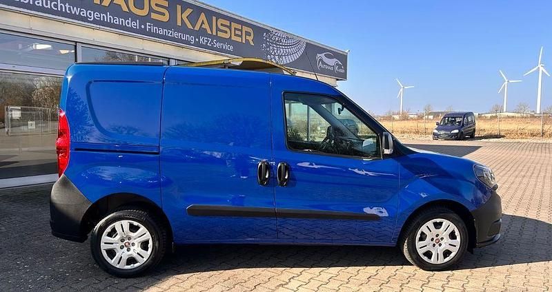 Gebraucht Fiat Doblò 101 PS (74 kW) 2022 Blau Van / Kleinbus